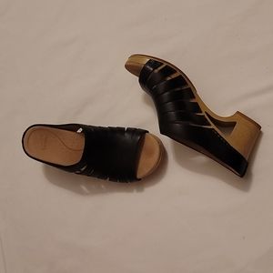 Dansko Tilly Black Leather Wedge Slip On Sandals